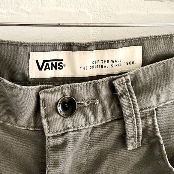 VANS Men’s Bermuda shorts Gray Relaxed fit Utility Skater Pockets Size 30 - Picture 8 of 9